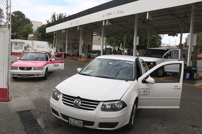 CIUDAD DE MÉXICO, 30DICIEMBRE2016.- A partir de Enero aunmentara 12 pesos el costo de la verificación vehicular para los autos que circulen por la Ciudad de México la tafira será de 472 a 484 pesos. FOTO: SAÚL LÓPEZ /CUARTOSCURO.COM