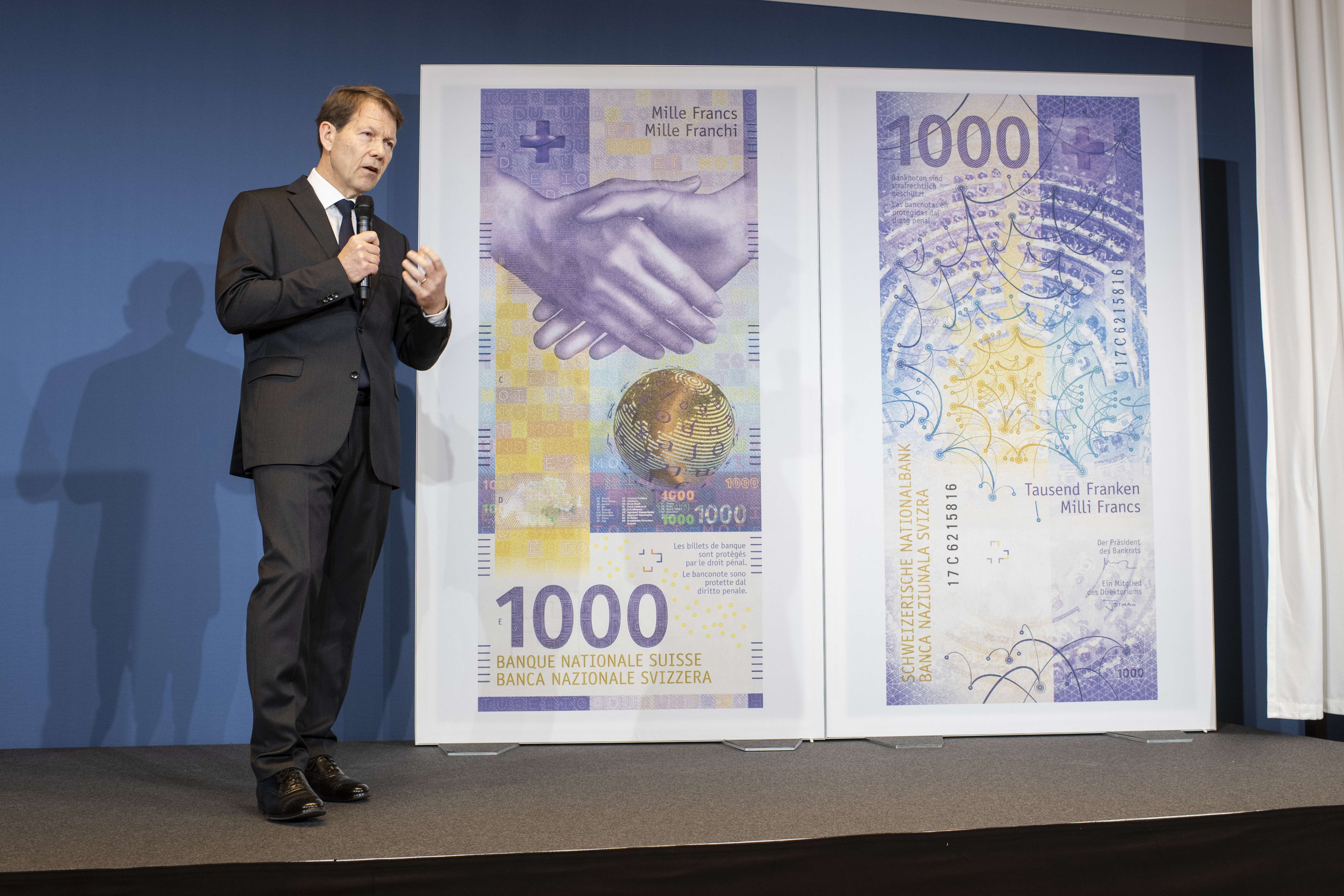 Миллион франков в рублях. Швейцария Франк 1000 банкнот. Швейцарский Франк 1000 купюра новая. 1000 Франков Швейцария новая купюра. Банкноты Швейцарии 1000 франков.