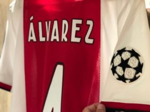 Edson Álvarez debuta como titular con Ajax en Champions League