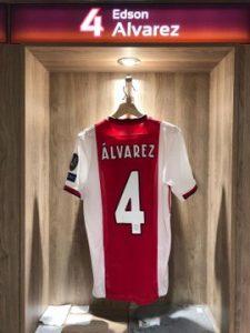 Edson Álvarez debuta como titular con Ajax en Champions League