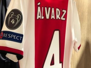 Edson Álvarez debuta como titular con Ajax en Champions League