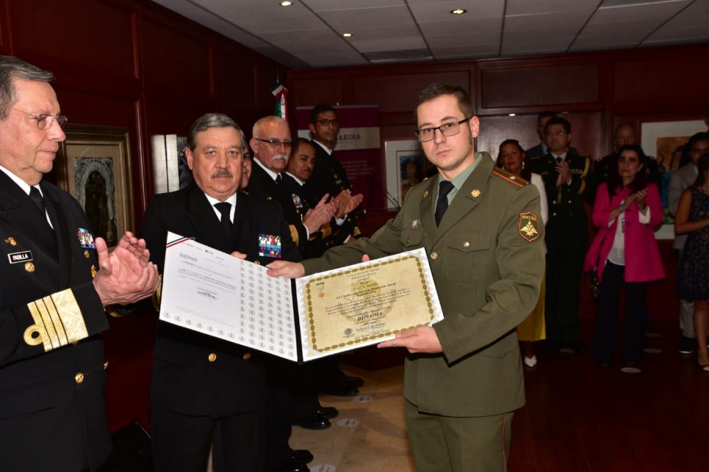 SEMAR entregó condecoraciones a militares, aéreos y navales de países amigos
