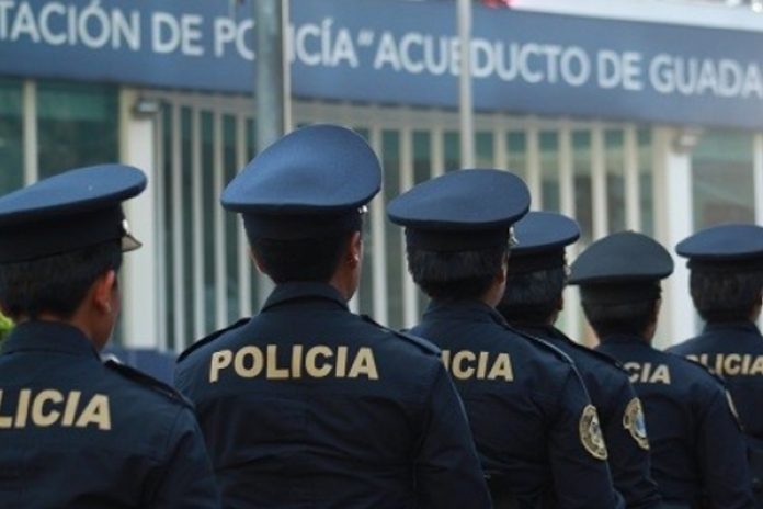 Policías