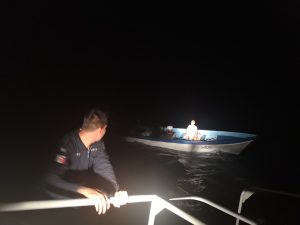 SEMAR rescató a 2 personas pescadores en Acapulco, Guerrero
