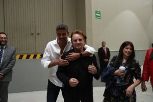 Bono de U2 es el invitado sorpresa del evento México Siglo XXI