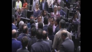 Arranca Sesión en Cámara de Diputados con Conato de Riña