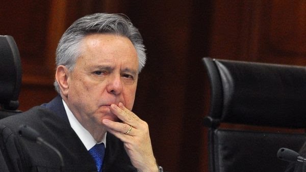 Medina Mora renunció por atender denuncias en FGR: AMLO