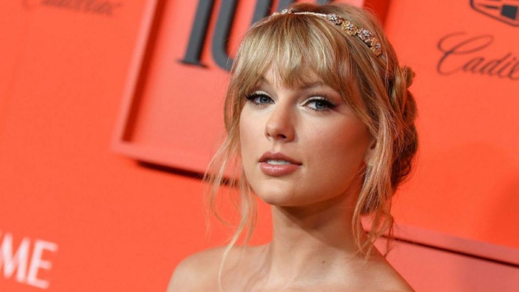 Taylor Swift lanza con 'Cardigan' su nuevo álbum 'Folklore